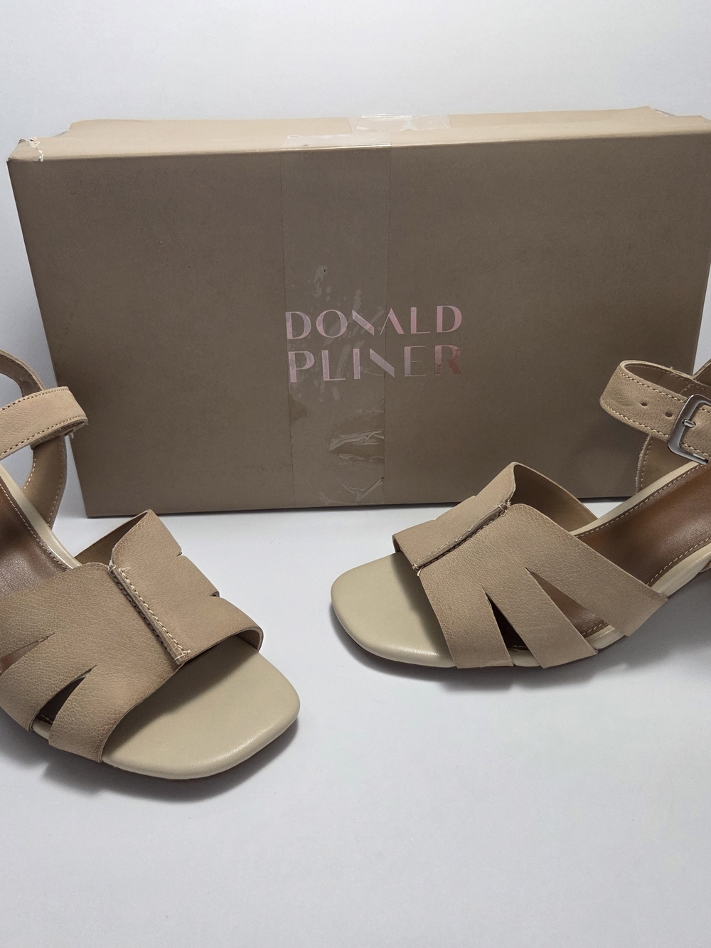 Donald Pliner Joyus Sandal Almond Block Heel Almond Toe Size 7M